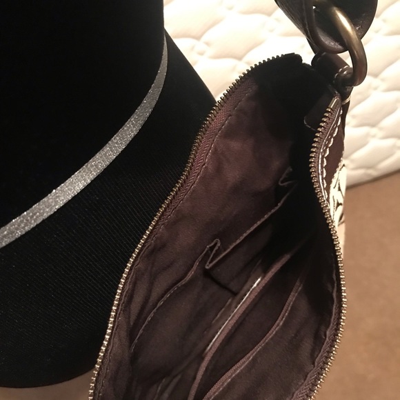 Coach bag - can be worn over the shoulder or as cross body. - Picture 2 of 3